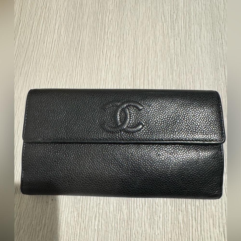 Chanel 100% authentic wallet black caviar leather with change pocket